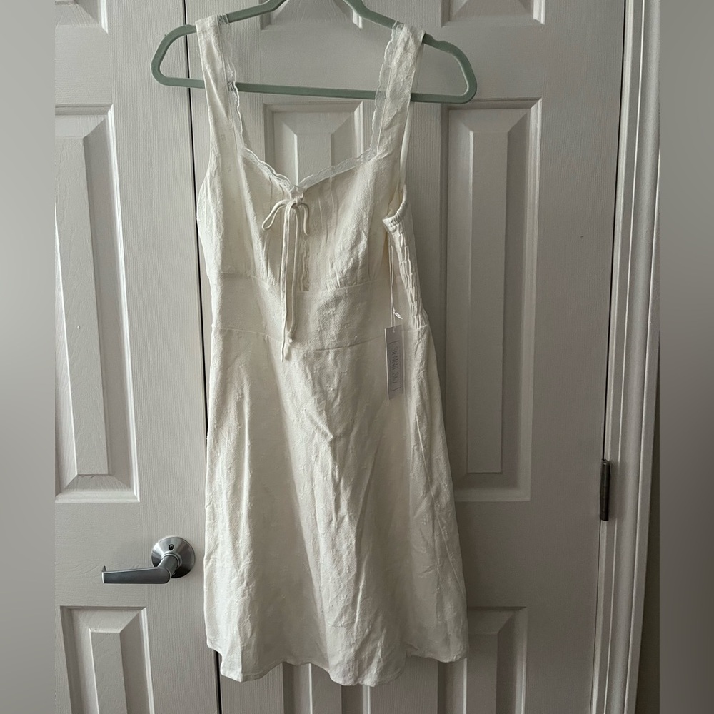 Sienna Sky White Dress Size Large NWT